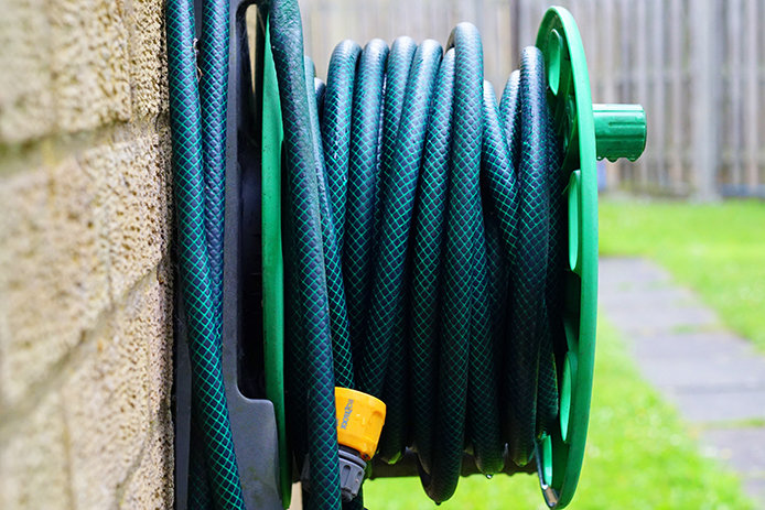 694x463-garden-hose-length.jpg?Revision=VSj1&Timestamp=JWrZFx